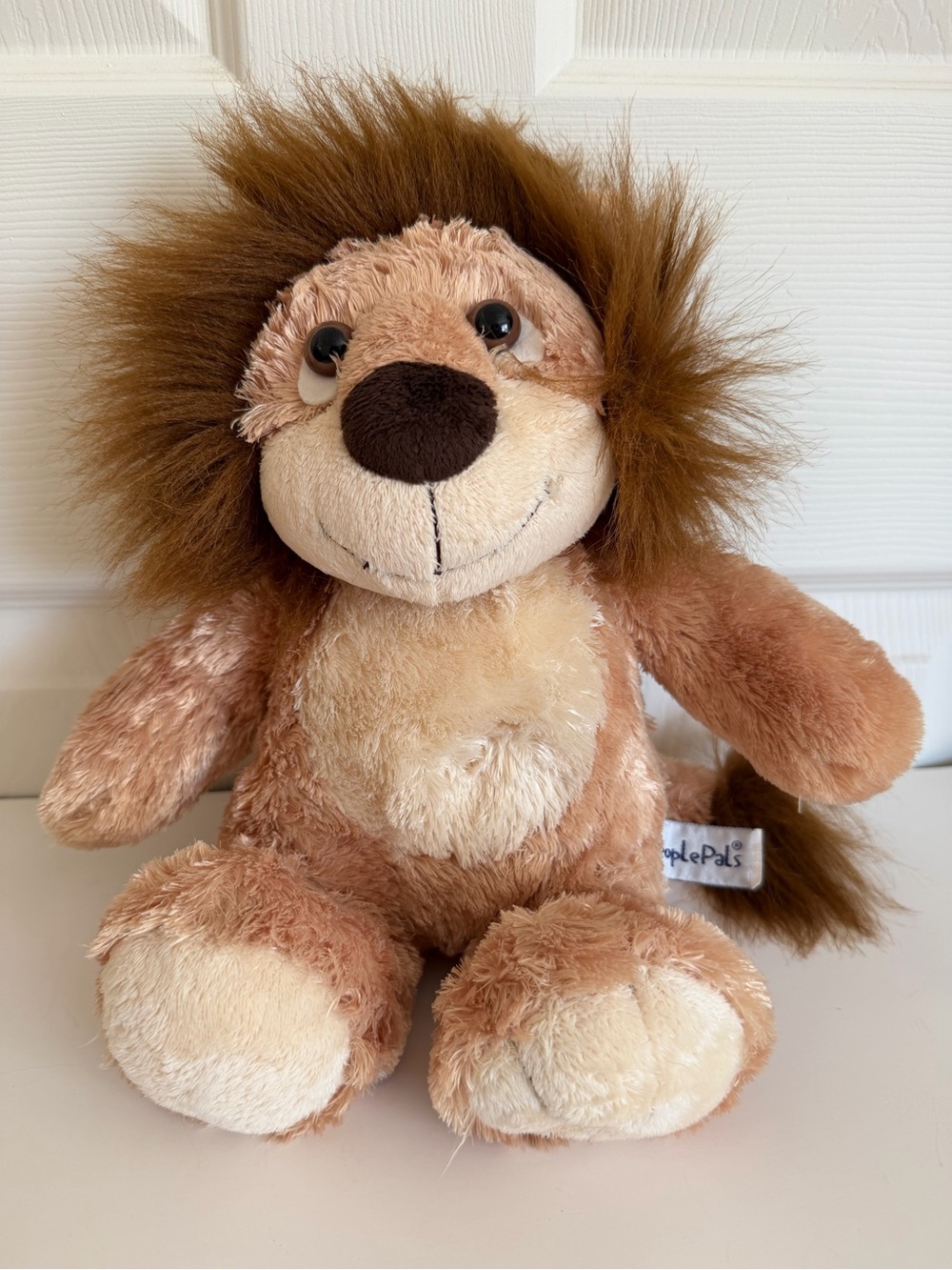 Aurora World People Pals lion plush. Missing strings on feet.